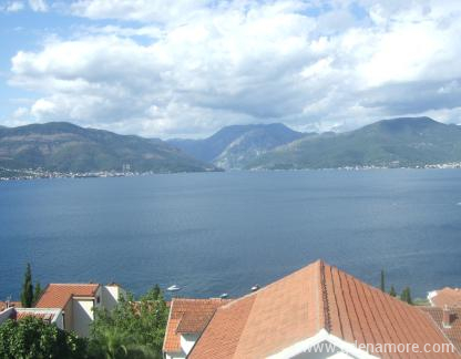 Apartman duplex 55m2 + 18m2 terasa, alojamiento privado en Krašići, Montenegro
